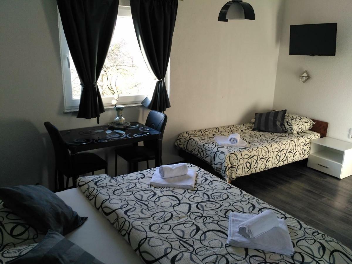 Guest House First Stop Rakovica Exterior photo